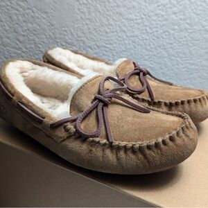 UGG Dakota Slipper (size 6) in Chestnut Suede